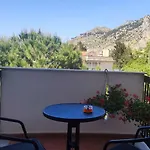 Amuni Rooms And Suite Lt